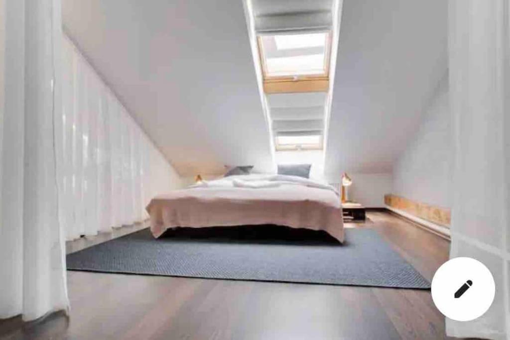 Unique City Centre Duplex, Roof Top Terrace, Castle View Appartamento