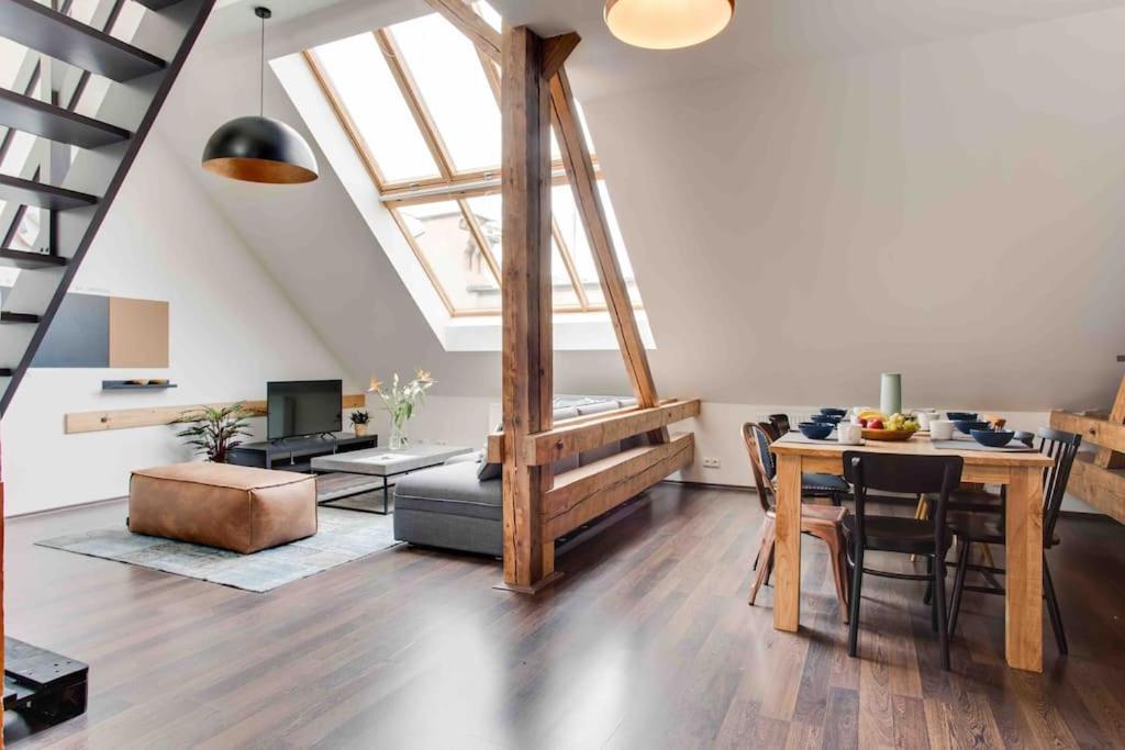 Unique City Centre Duplex, Roof Top Terrace, Castle View Appartamento